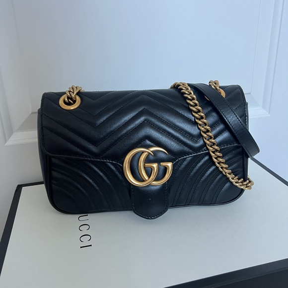 Gucci GG MARMONT MEDIUM SHOULDER BAG - BLACK - Picture 1 of 10